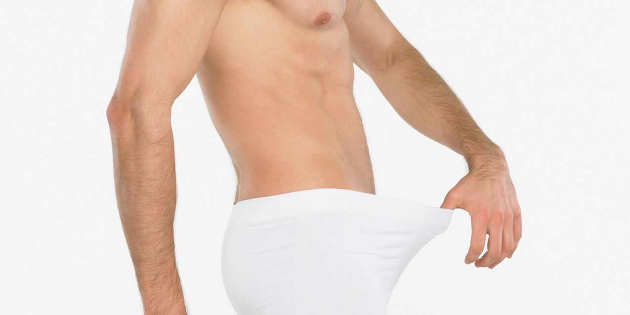 Čovjek razmišlja o povećanju penisa masažom